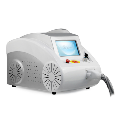 آلة إزالة الوشم الليزر الكربونية القابلة للحمل Q Switched Nd Yag Laser Carbon Peeling Skin Whting Beauty Machine