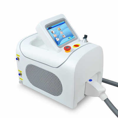 آلة إزالة الوشم المحمولة ذات طول موجي 3 1064nm Q معالجة Nd Yag Laser Machine