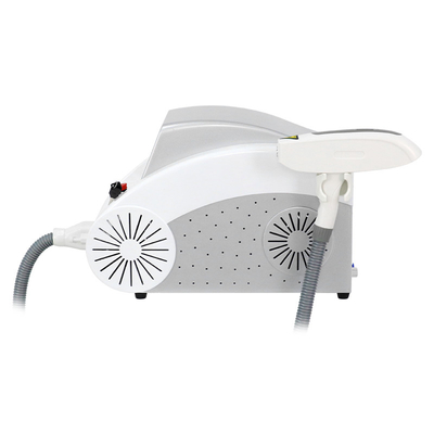 آلة إزالة الوشم على سطح المكتب Q معالجة Nd Yag Laser 1064nm 532nm لتميز البشرة