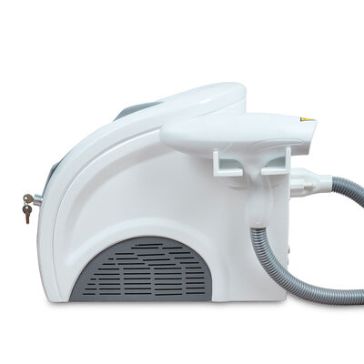 إزالة الوشم بالليزر Q Switched 3 موجات آلة ليزر محمولة بدون ألم لإزالة الشامات، وإزالة الوشم، وآلة تبييض الجسم